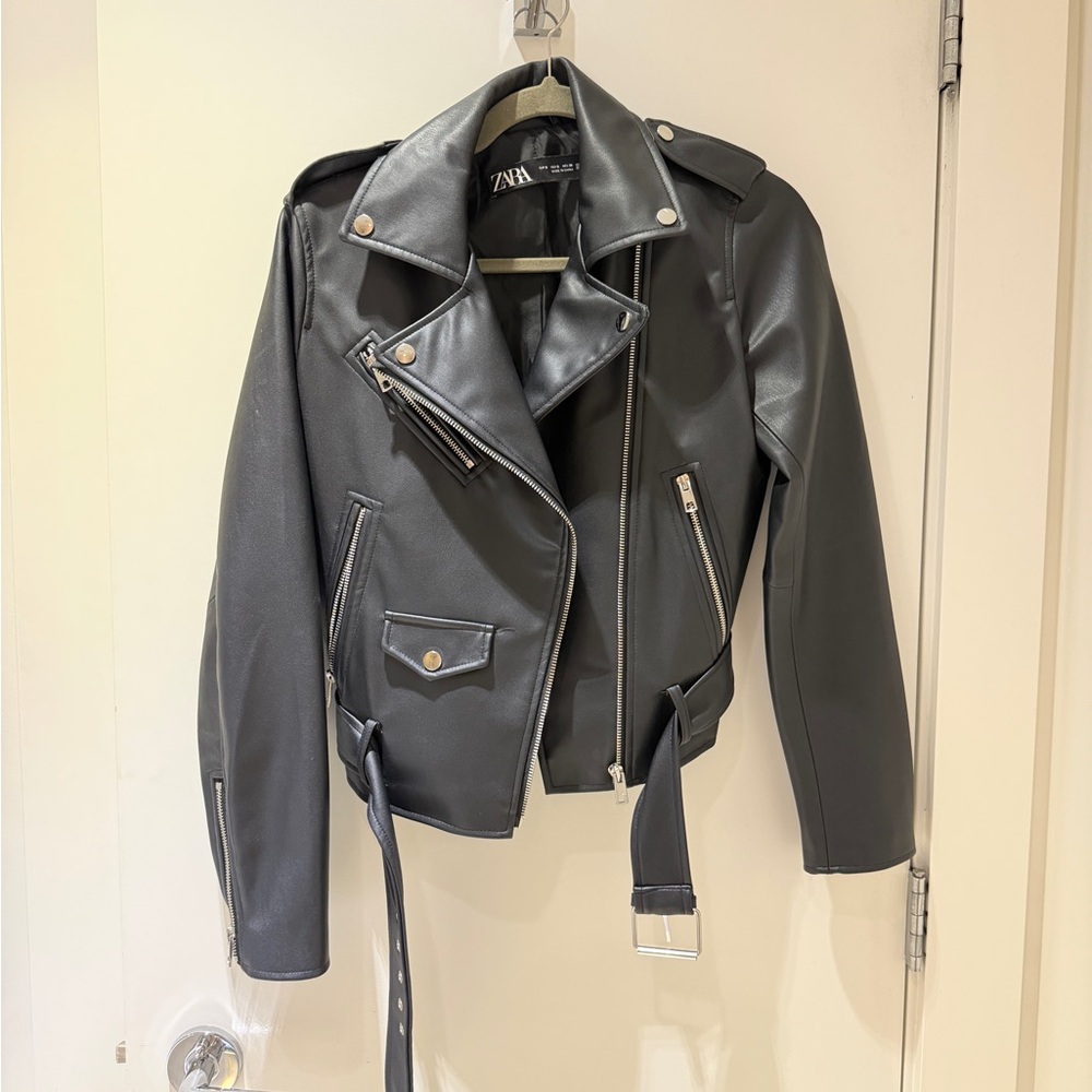 Zara Women's Sleek Black Leather Jacket
